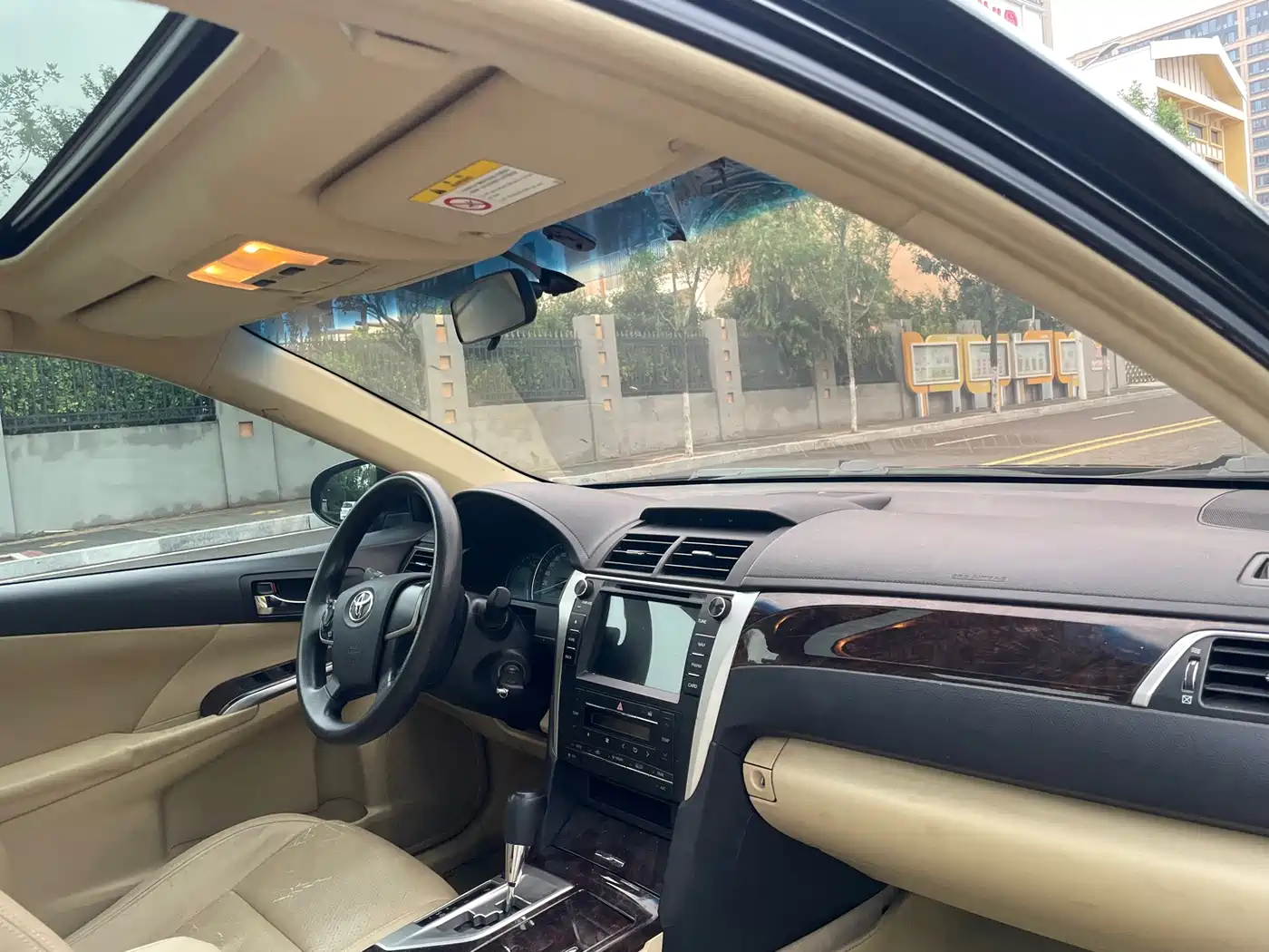 Photo 10 - Toyota Camry