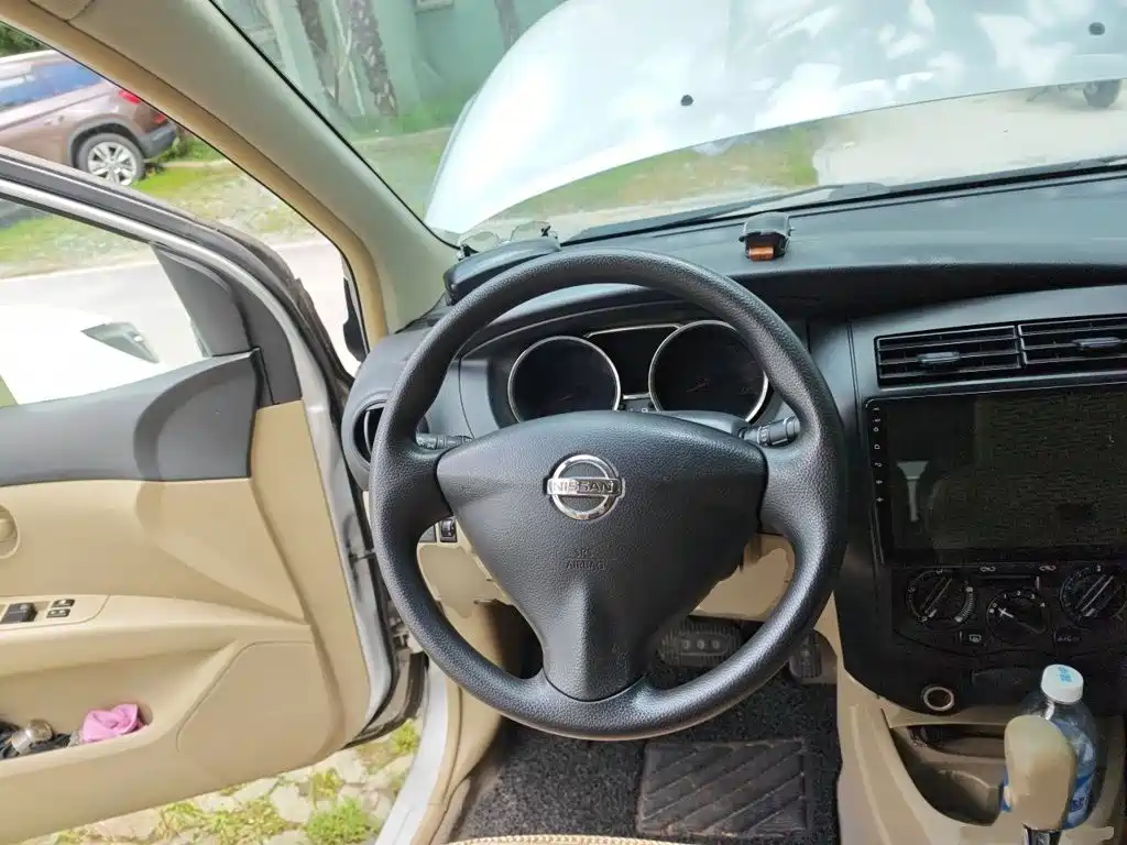 Nissan Livina 2015 2015 1.6XE CVT Comfort Connect Edition