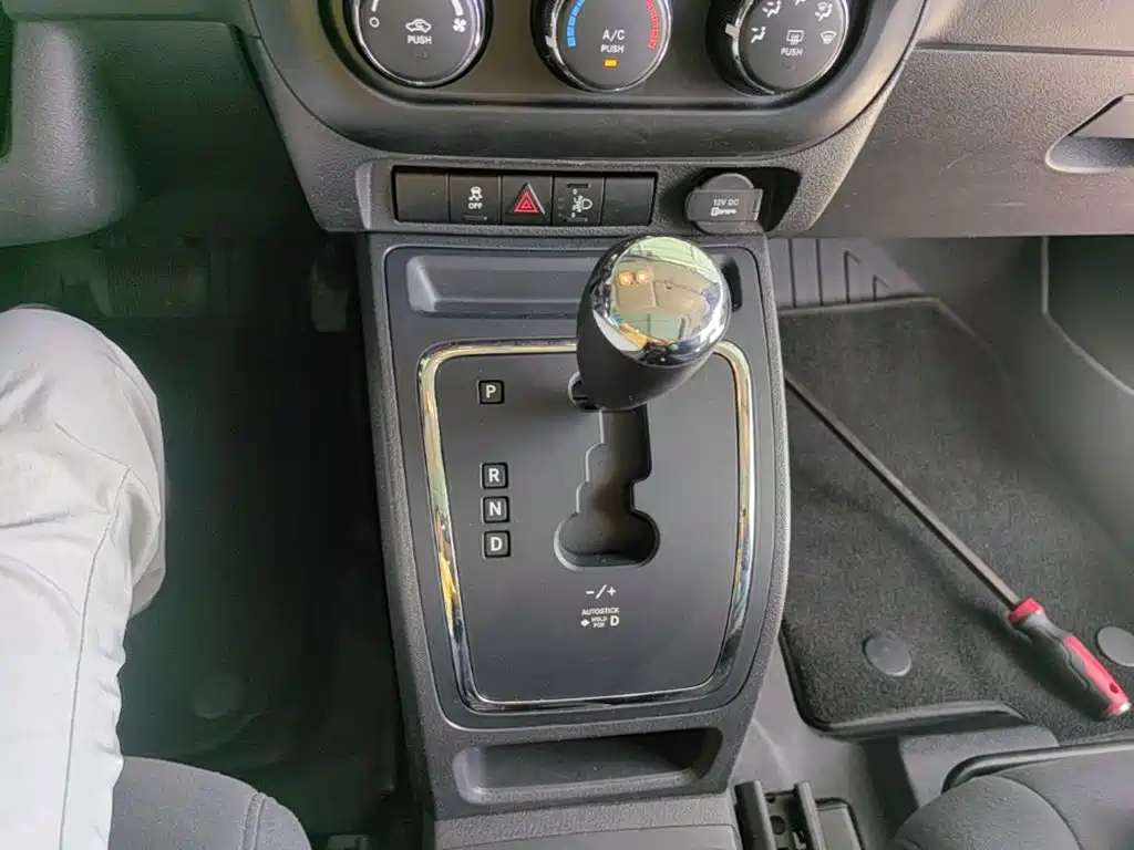 Jeep Compass (Import) 2015 2015 2.0L 2WD Sport