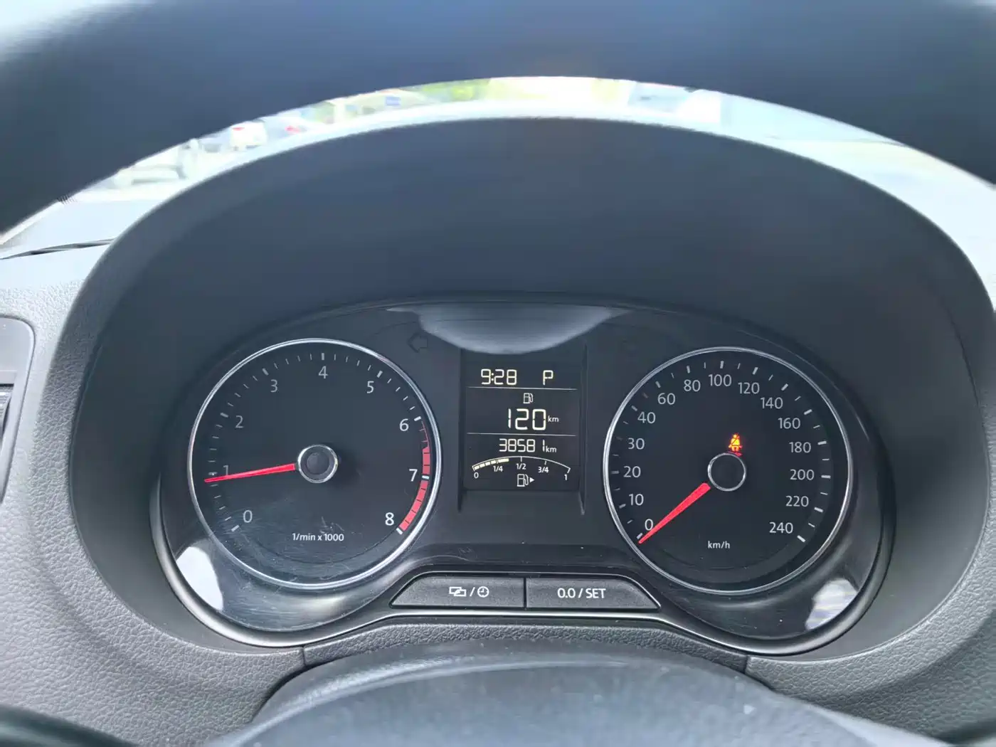 Volkswagen Polo 2014 1.4L Automatic Comfort Edition фото 9