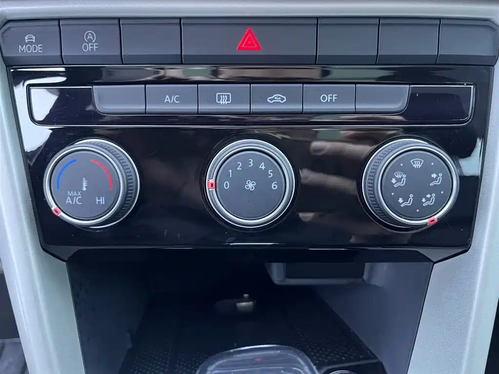 Volkswagen T-ROC 2023 280TSI DSG 2WD Time Edition фото 19