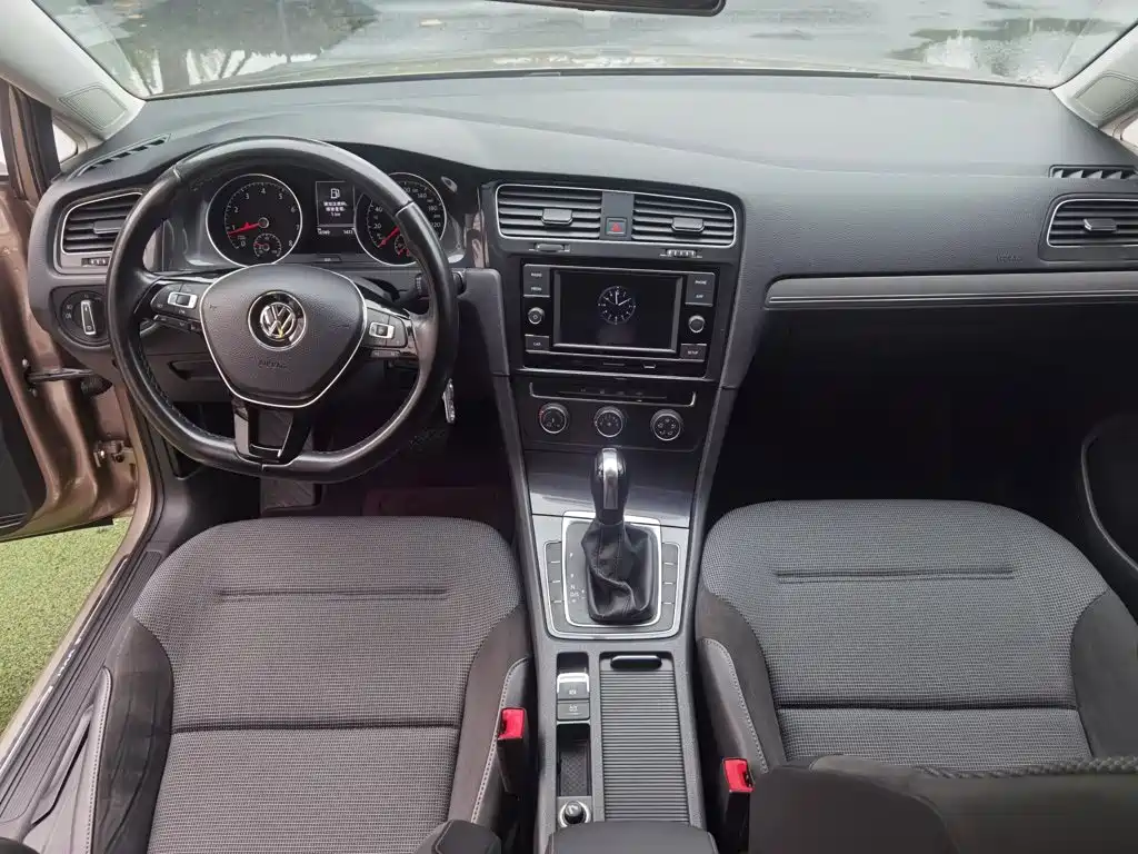 Фото 9 - Volkswagen Golf
