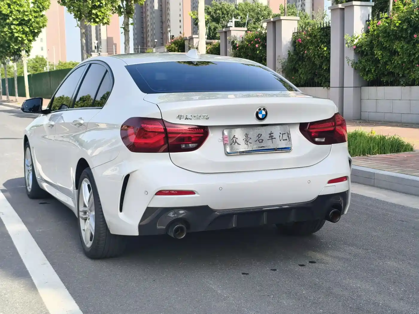 BMW 1-SERIES