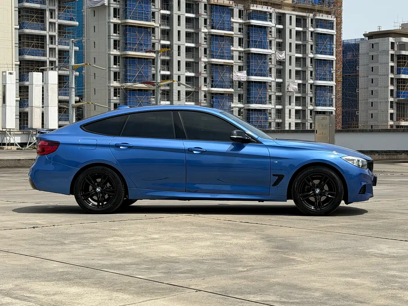 BMW 3 Series GT 2020 320i M Sport Black Night Edition фото 4