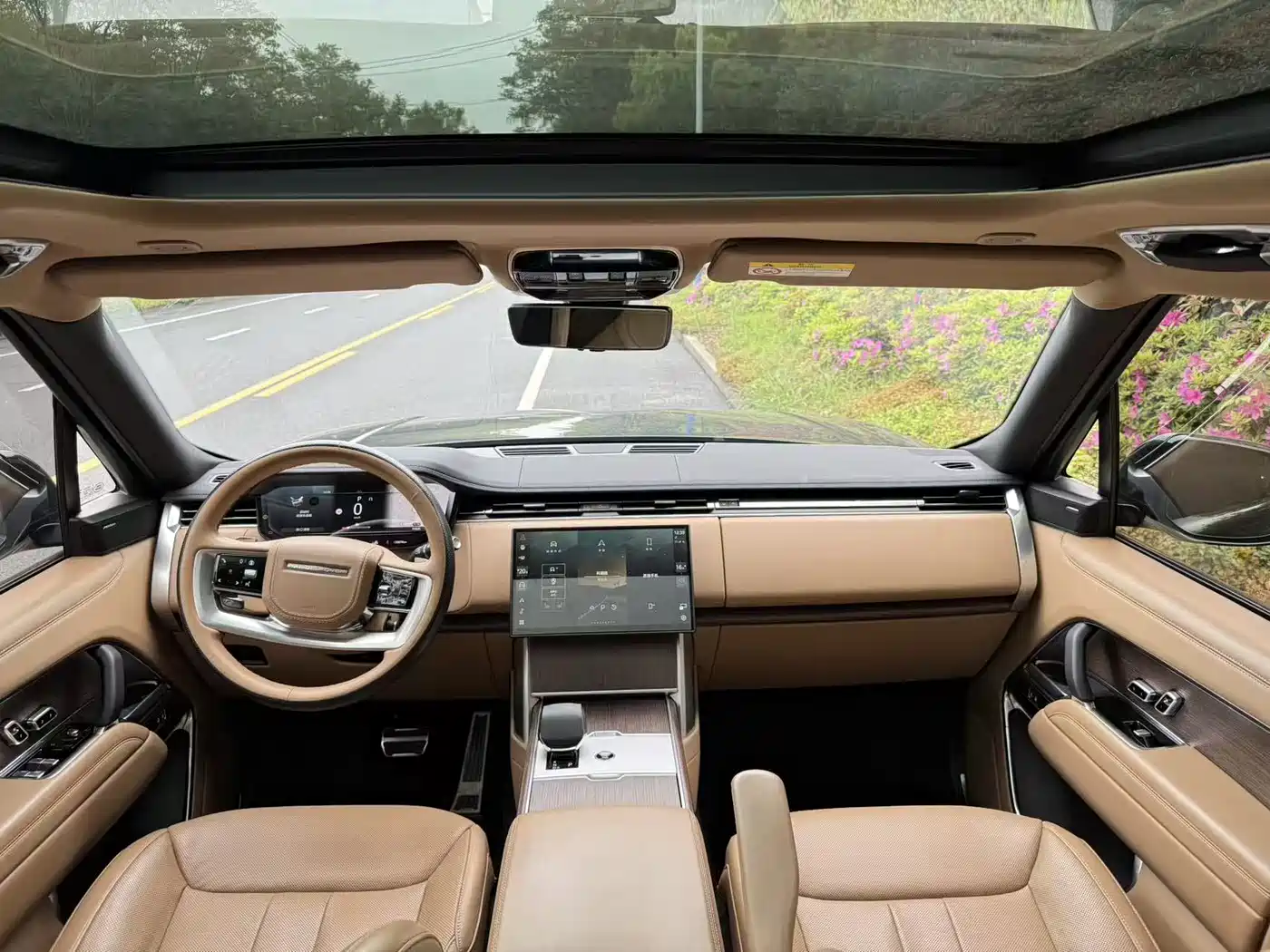 Land Rover Range Rover 2024 3.0 L6 400PS Golden Age Extended 7-Seater фото 8