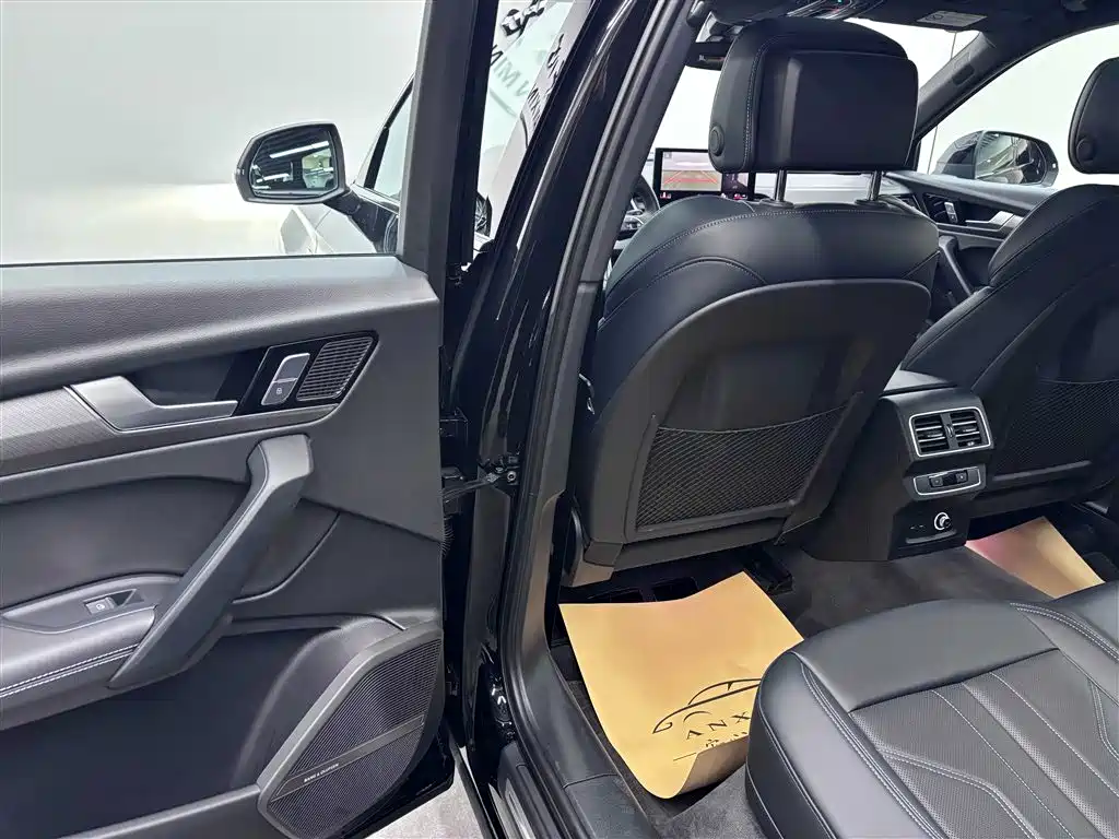 Audi Q5L 2024 Model 45 TFSI Luxury Dynamic фото 16
