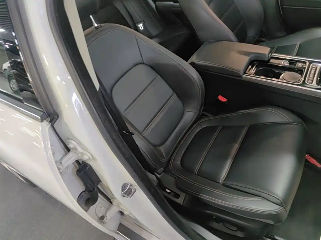 Photo 25 - Jaguar XEL
