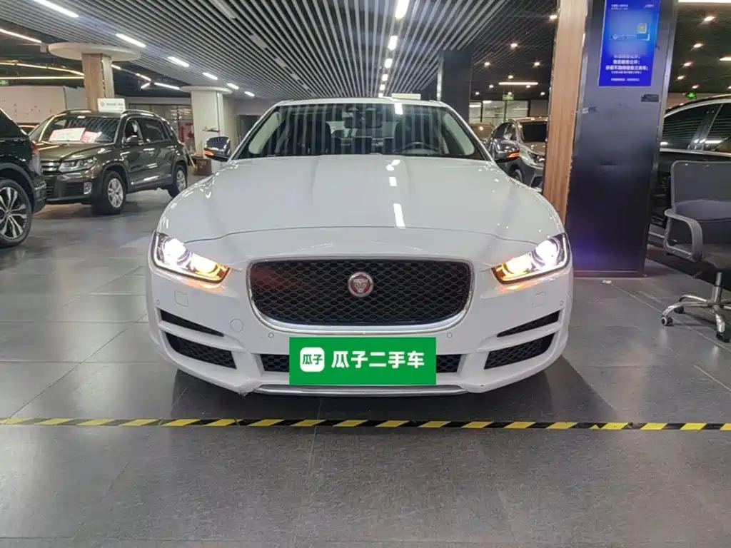 Photo 3 - Jaguar XEL