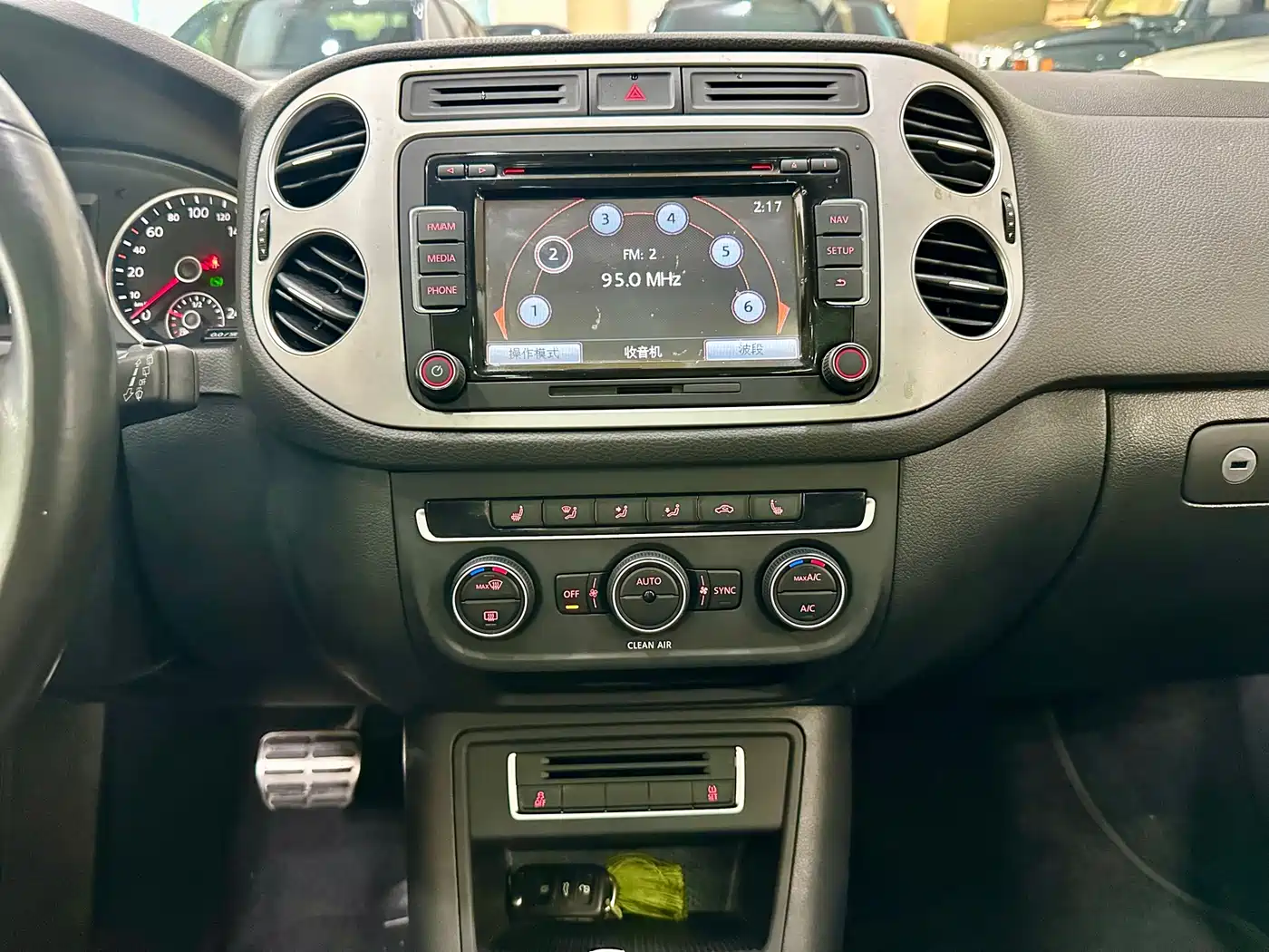Volkswagen Tiguan 2016 Model 300TSI Automatic 2WD Luxury Edition фото 14