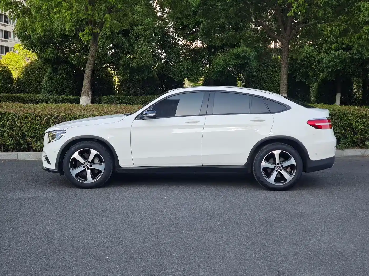 Mercedes-Benz GLC Coupe 2017 GLC 200 4MATIC Coupe SUV фото 4
