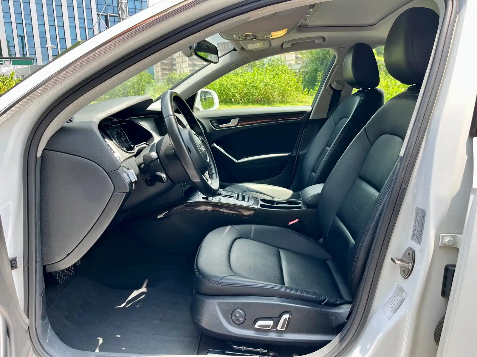 Фото 5 - Audi A4L