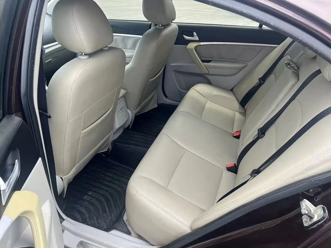 Geely Emgrand 2015 2015 Sedan 1.5L Manual Upward Edition