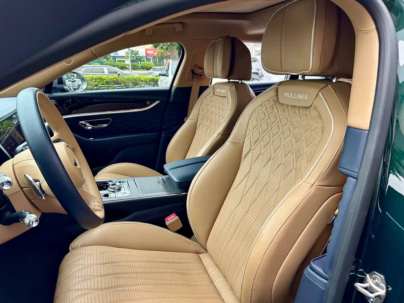 Bentley Flying Spur 2024 4.0T V8 Mulliner фото 5