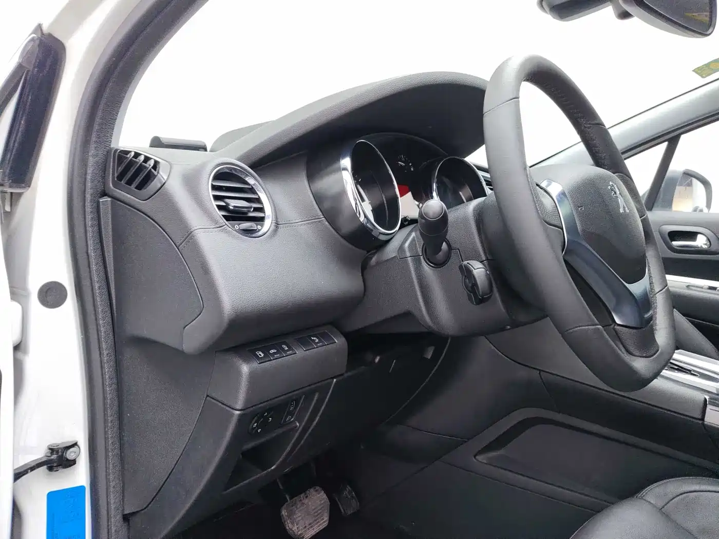 Peugeot 3008 2015 1.6THP Automatic Top Style Edition фото 13