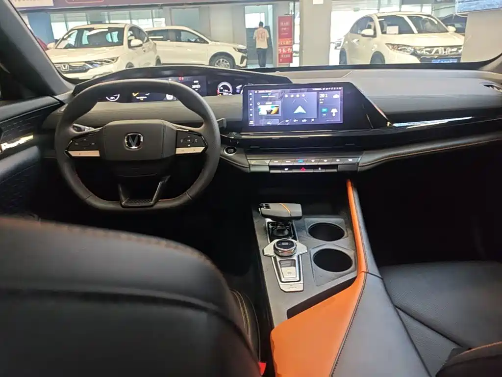 Changan UNI-V iDD 2024 2023 ZhiDian iDD 1.5T 113km Smart Fun Edition