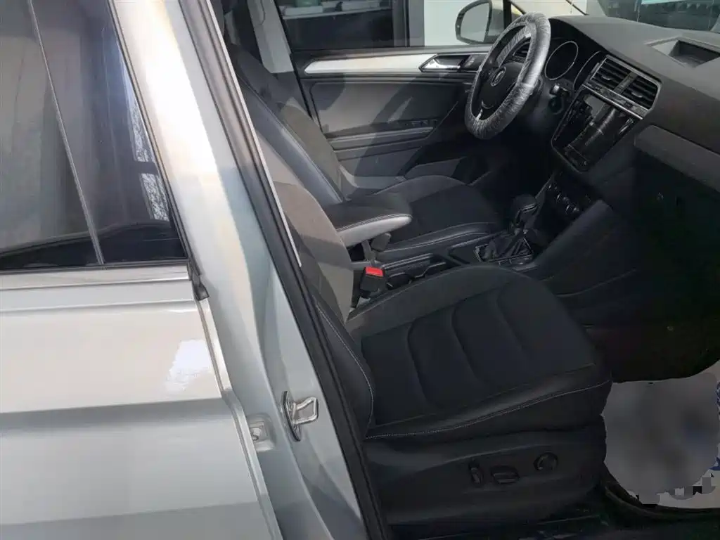 Volkswagen Tiguan L 2019 Facelift 330TSI Auto 2WD Panorama Comfort China VI фото 24