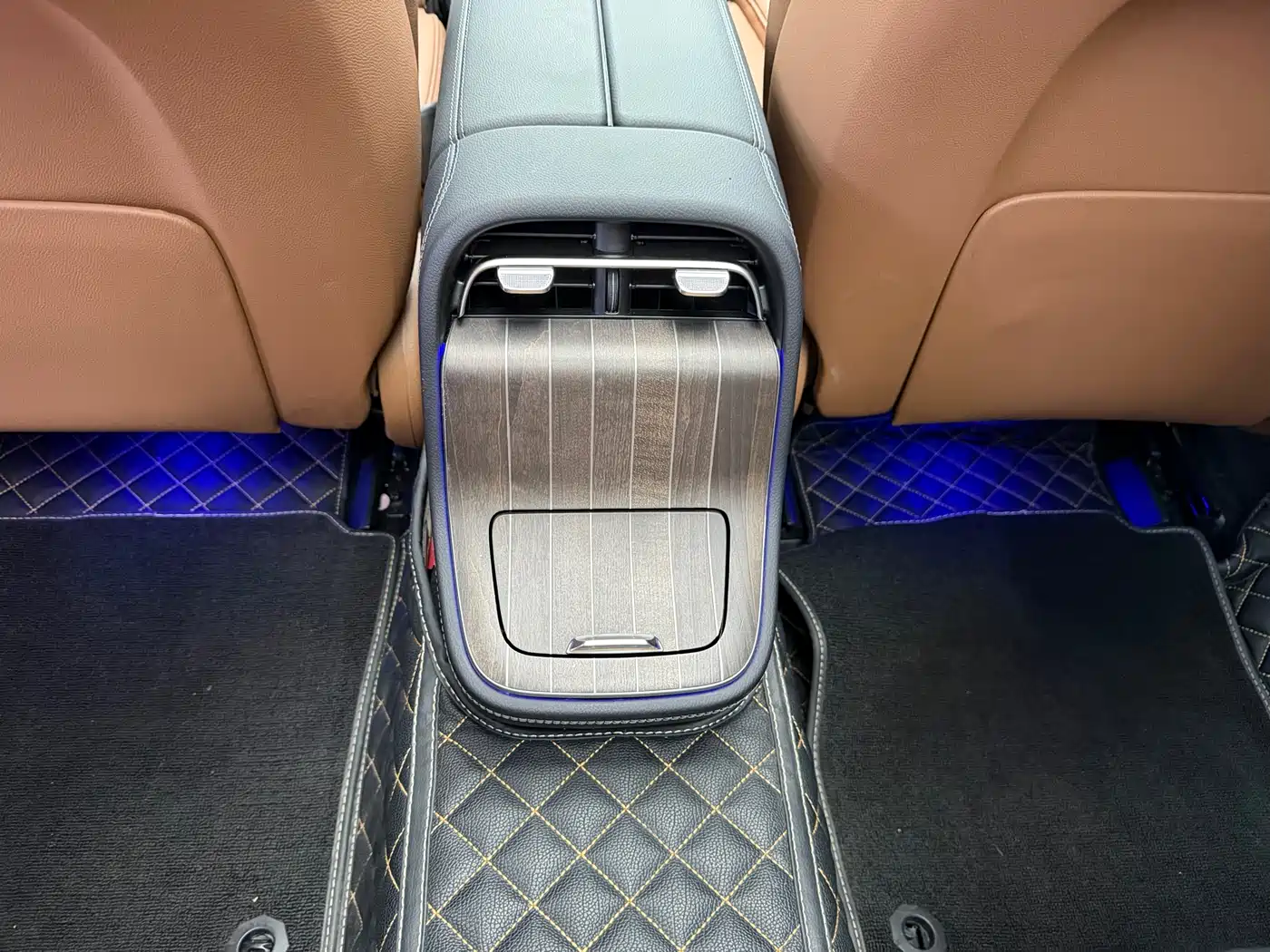 Mercedes-Benz E-Class 2024 E 300 L Fashion фото 10