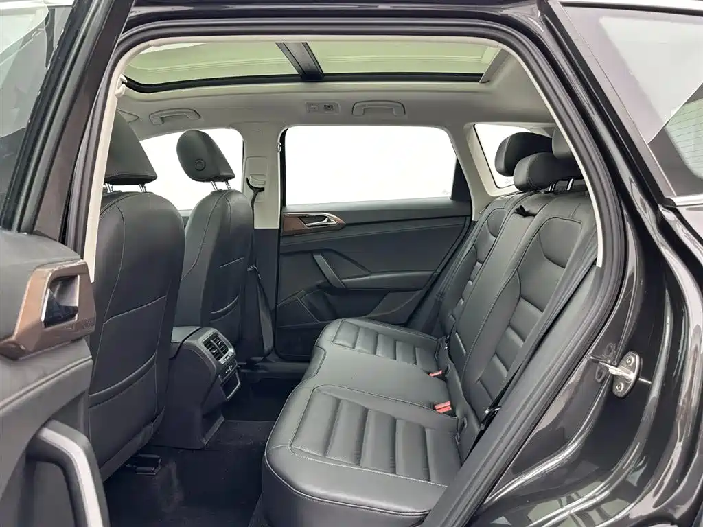 Volkswagen Tharu 2022 330TSI AWD Flagship Edition фото 20