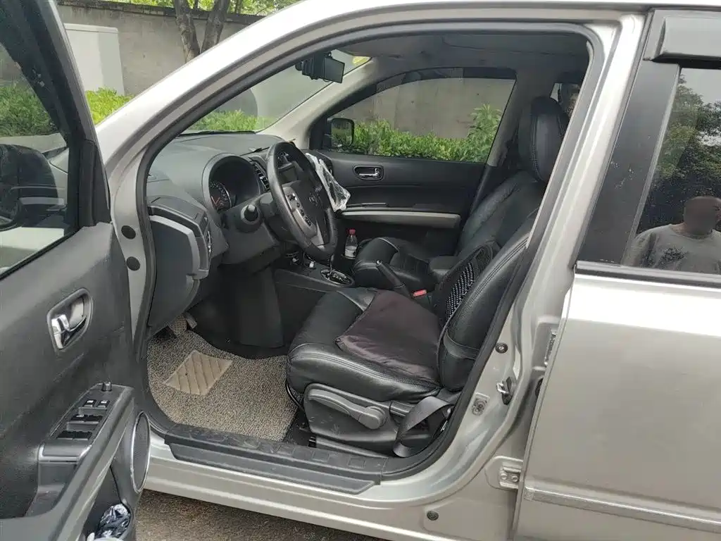Dongfeng Fengdu MX6 2017 2016 2.0L CVT 2WD Excellence