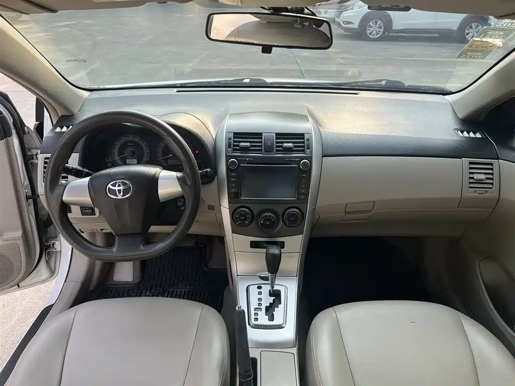 Toyota Corolla 2013 Special Edition 1.6L Auto Ultimate Cool GL фото 6