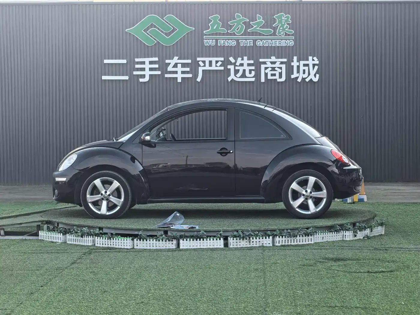 Volkswagen Beetle 2010 1.8T BlackOrange Luxury Edition фото 18