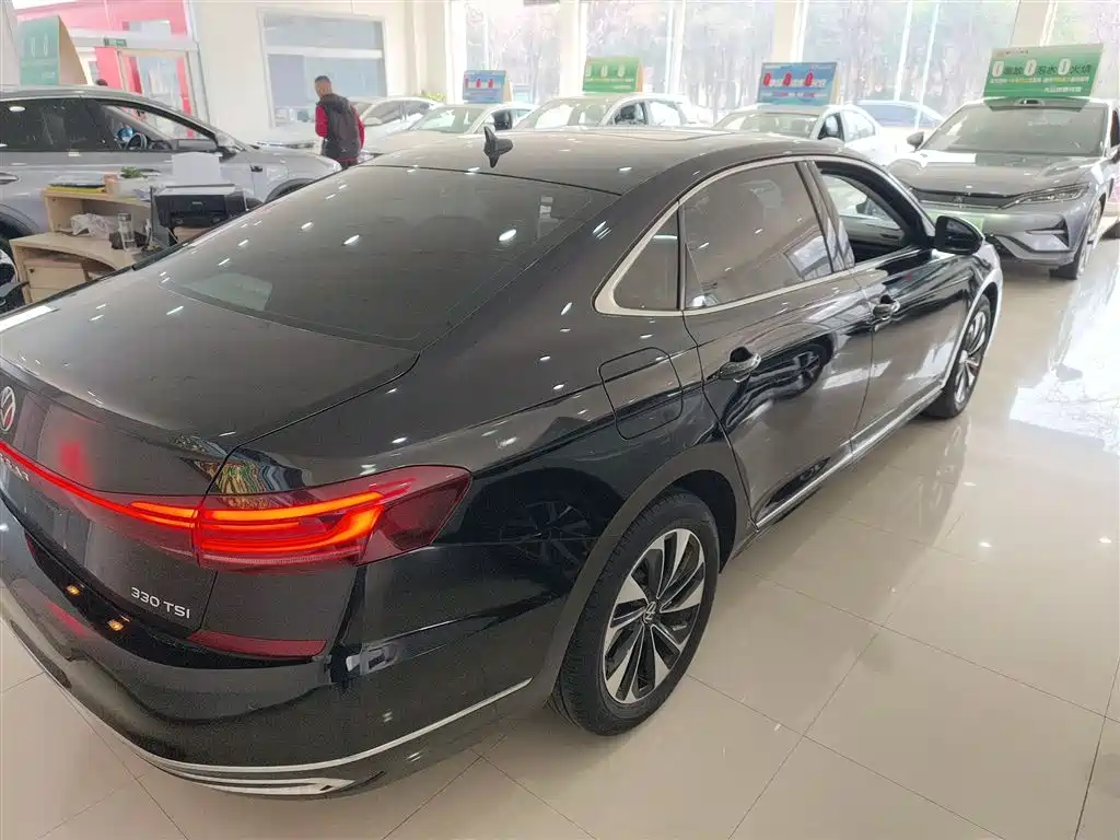 VOLKSWAGEN PASSAT