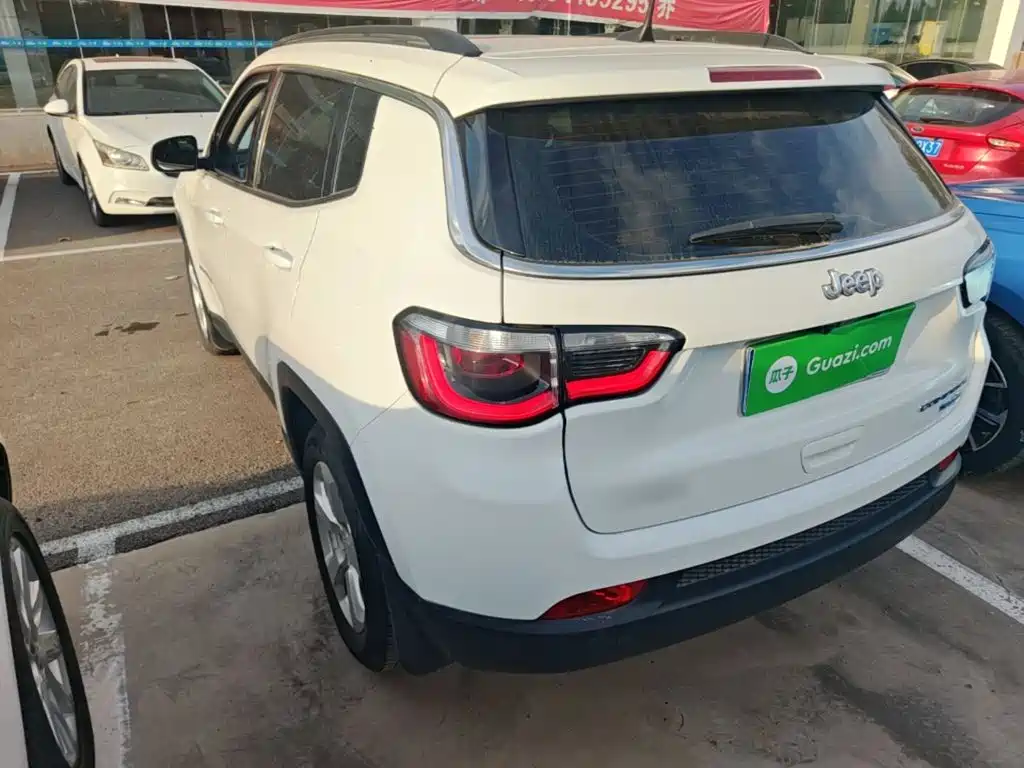 Photo 5 - Jeep Compass
