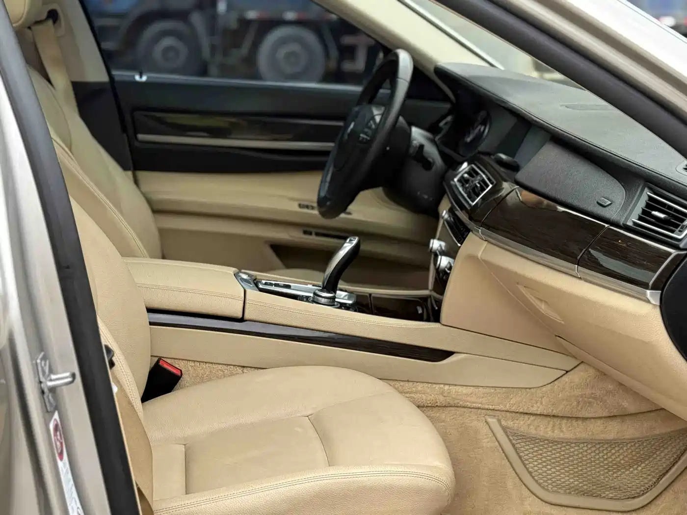 BMW 7 Series 2009 Model 740Li Leading Edition фото 17
