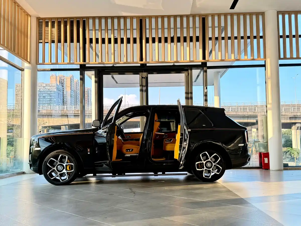 Фото 4 - Rolls-Royce Cullinan