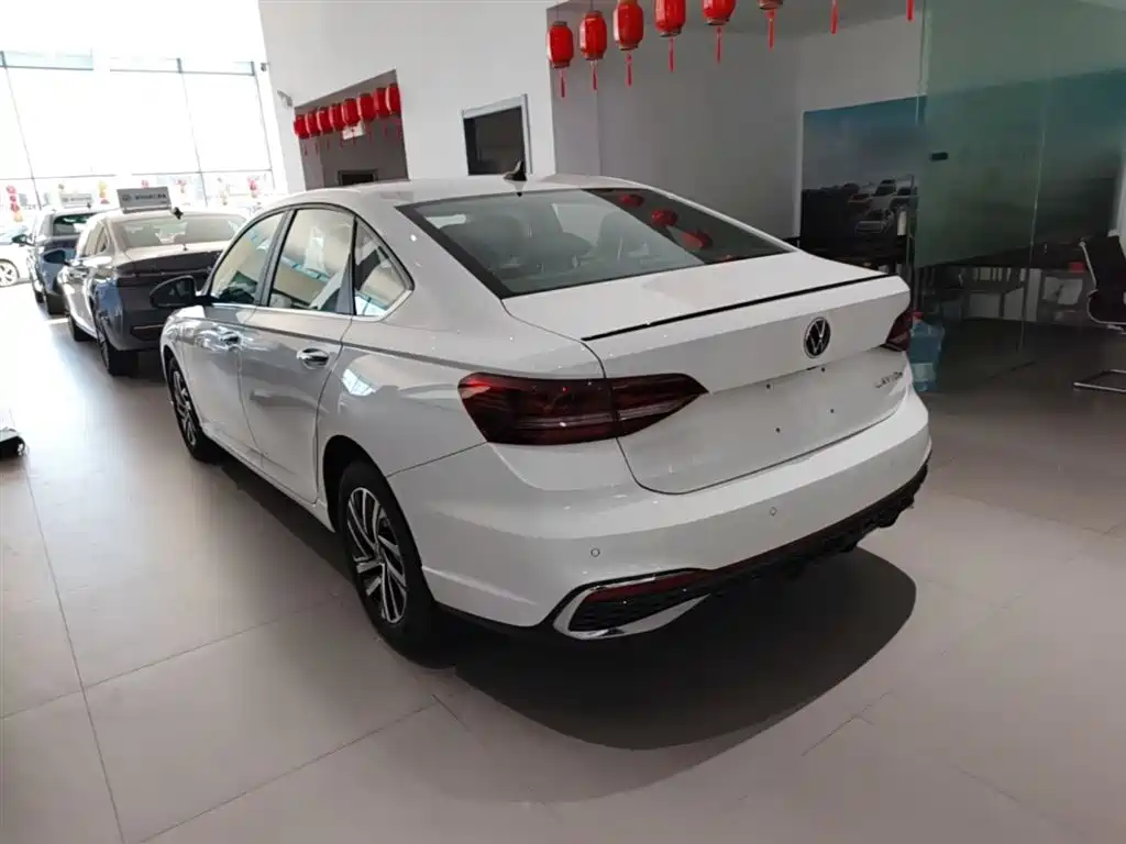 Volkswagen Lavida 2024 Model 300TSI DSG Starlight Leading Edition фото 5