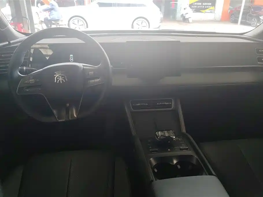 BYD Qin L 2024 DM-i 80KM Leading Edition фото 12