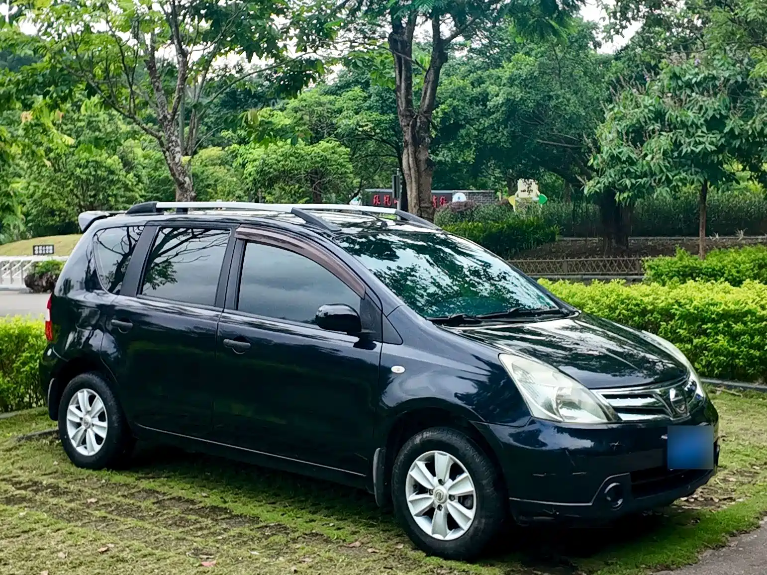 صورة 14 - Nissan Livina