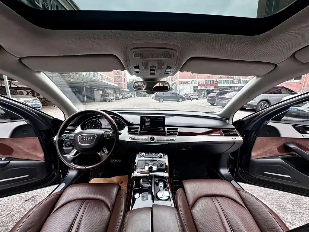 Фото 7 - Audi A8