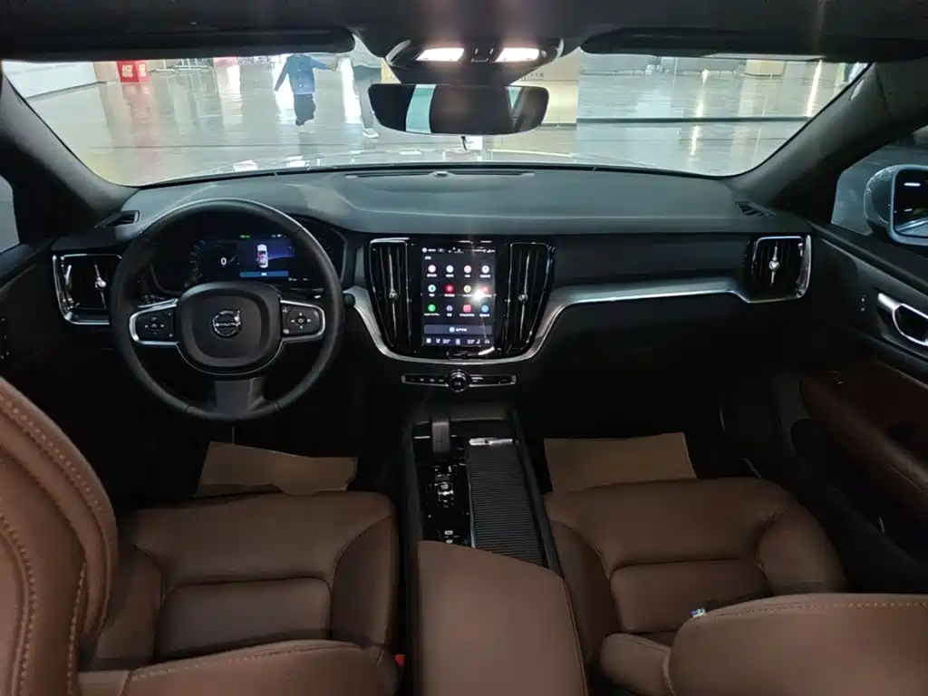 Фото 10 - Volvo S60