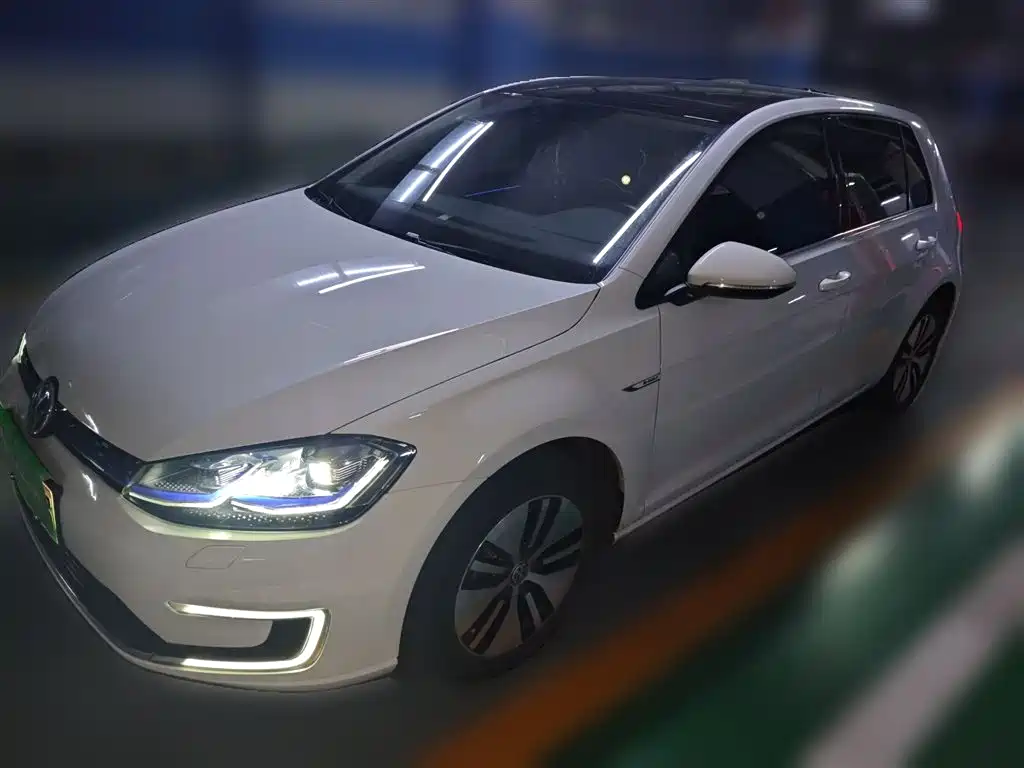 VOLKSWAGEN GOLF*PURE ELECTRICITY