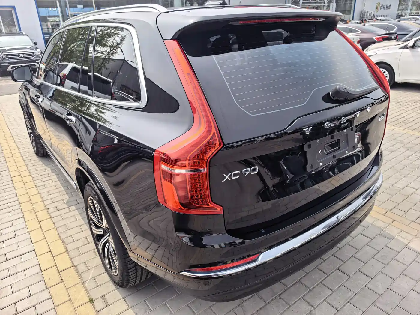 VOLVO XC90