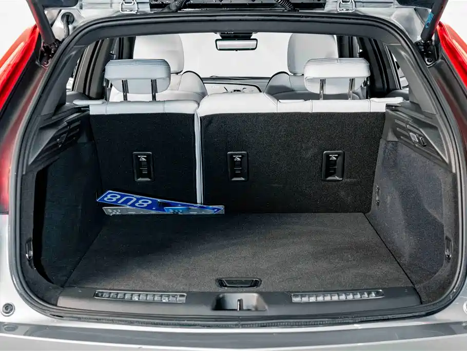 صورة 22 - Cadillac XT4