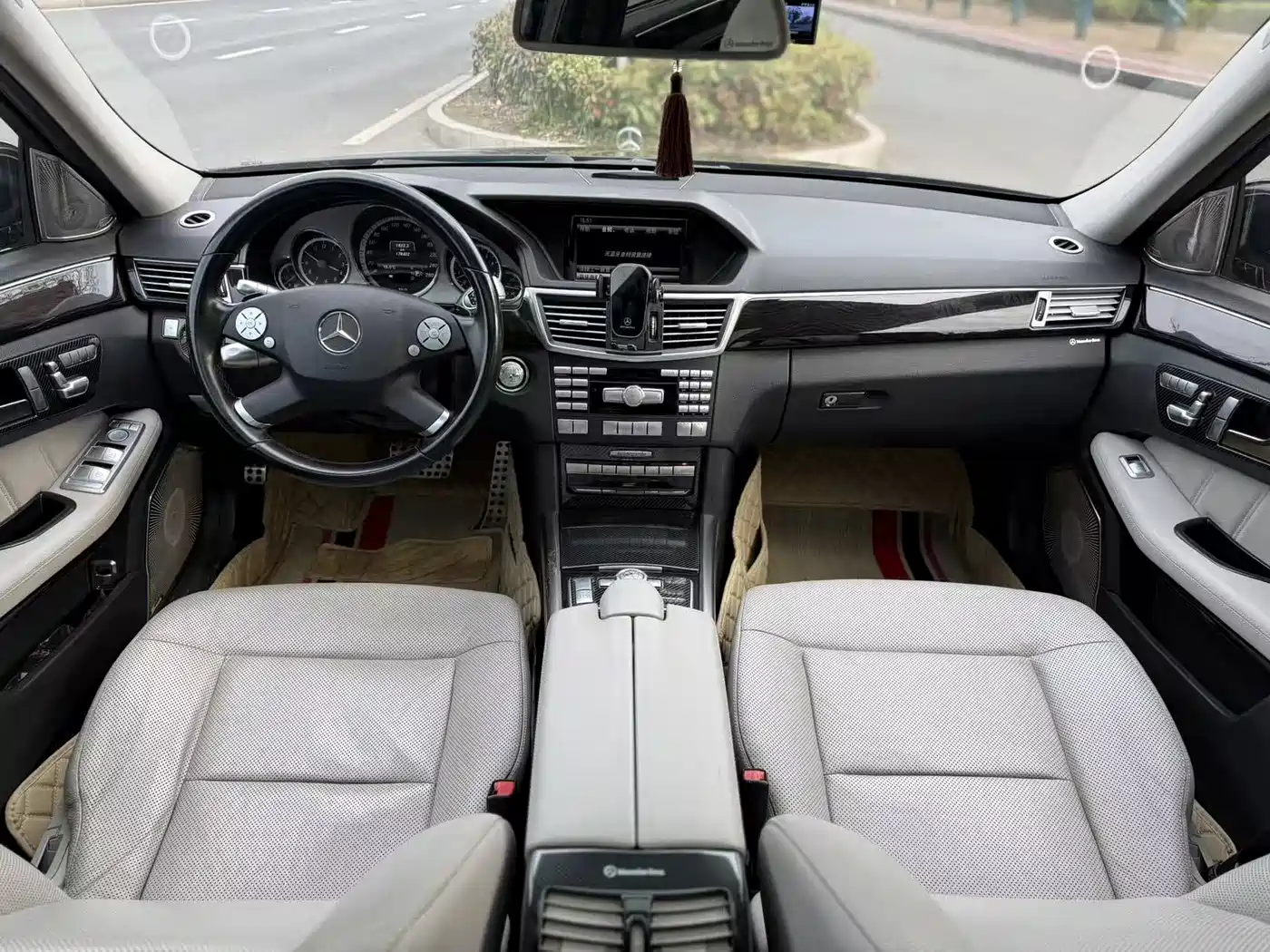 Mercedes-Benz E-Class 2013 E 300 L Fashion Luxury фото 8