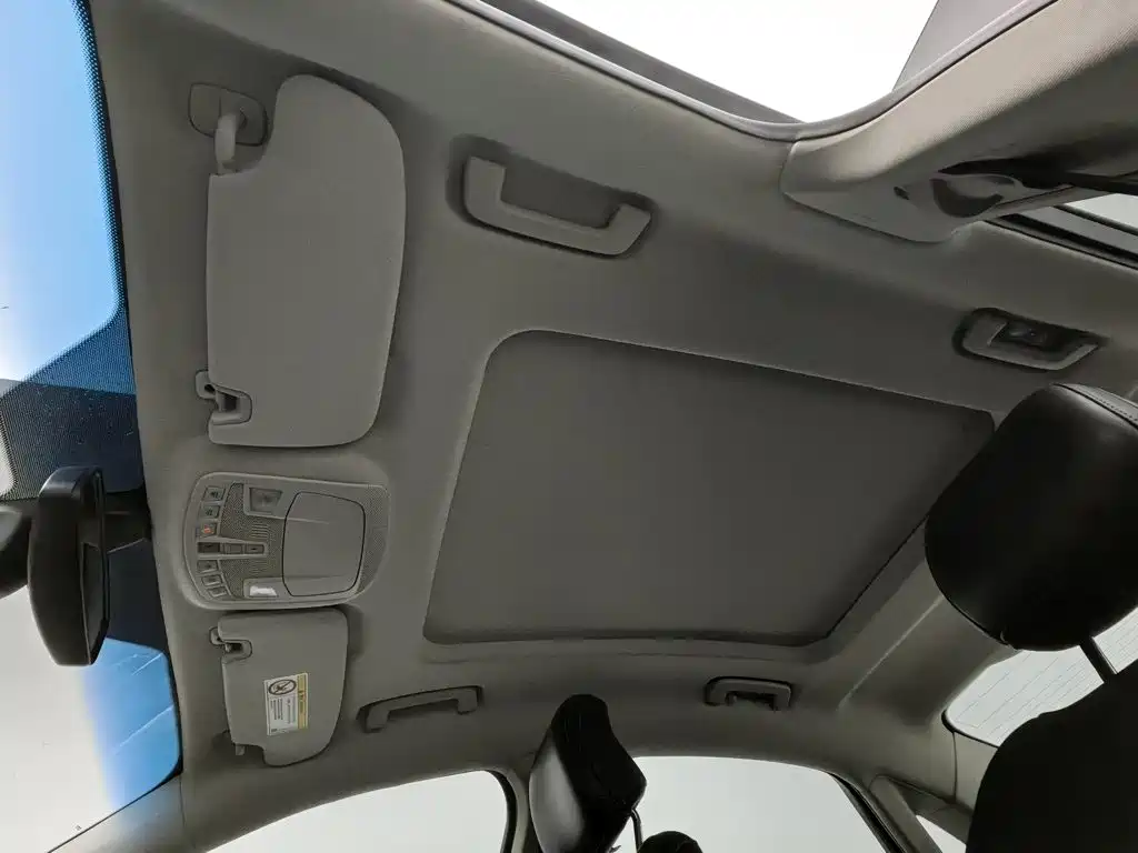 Photo 14 - Ford Taurus