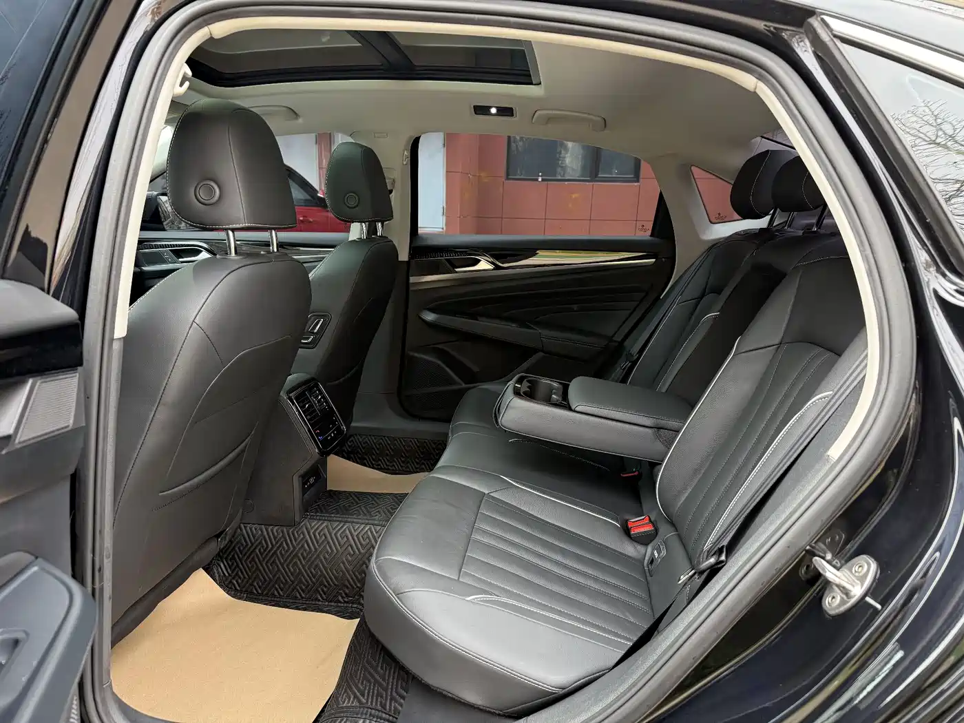 Volkswagen Passat 2023 Facelift 330TSI Elite Edition фото 13