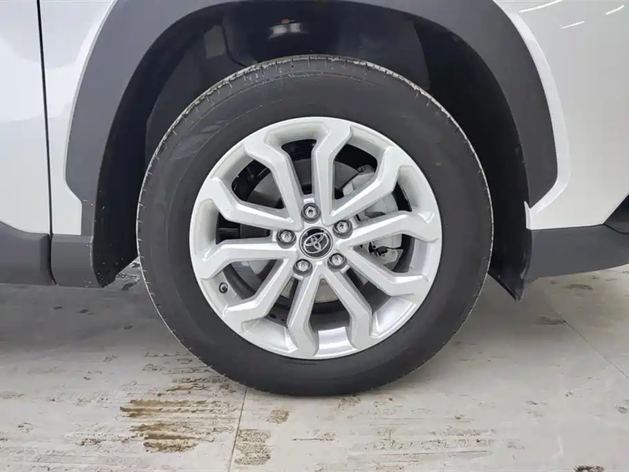 Toyota Frontlander 2023 2.0L CVT Leading Edition фото 6