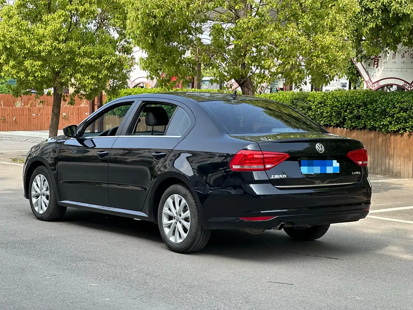Volkswagen Lavida 2015 1.6L Automatic Comfort Edition фото 7