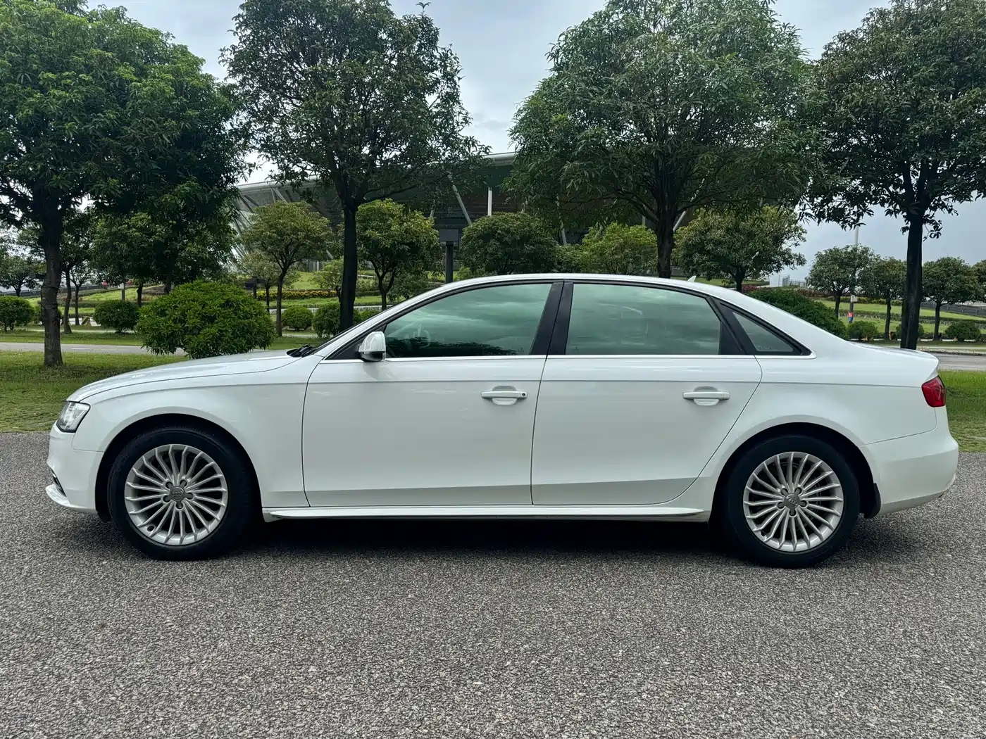 Photo 4 - Audi A4L
