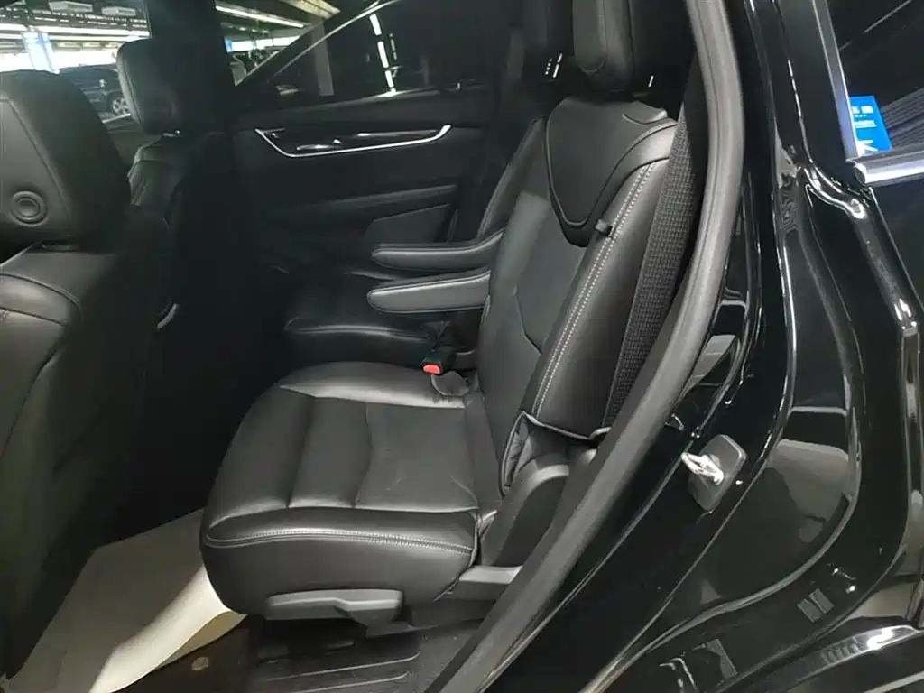 Cadillac XT6 2021 2.0T 6-seater 4WD Luxury фото 17
