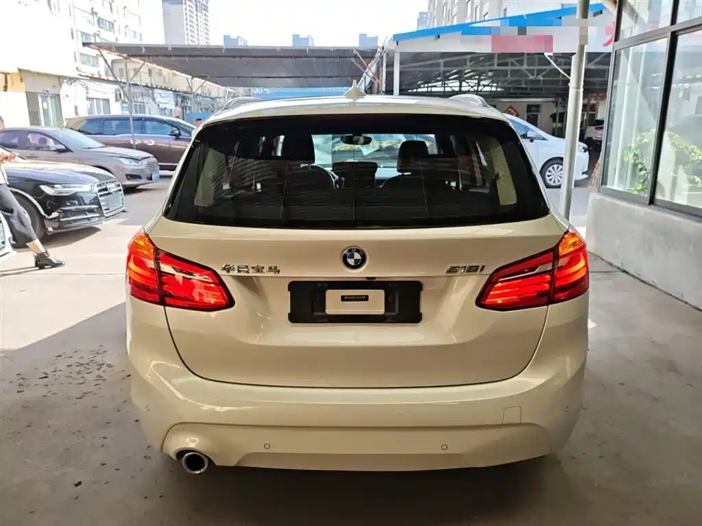 BMW 2 Series Touring 2018 218i Luxury Line фото 5