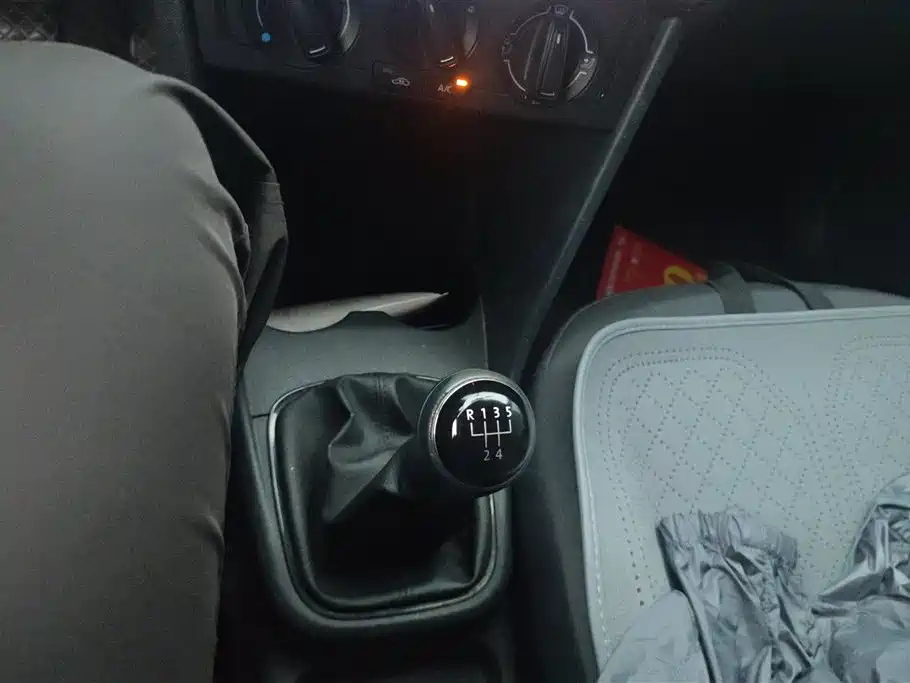 Volkswagen Polo 2016 1.4L Manual Trend фото 16