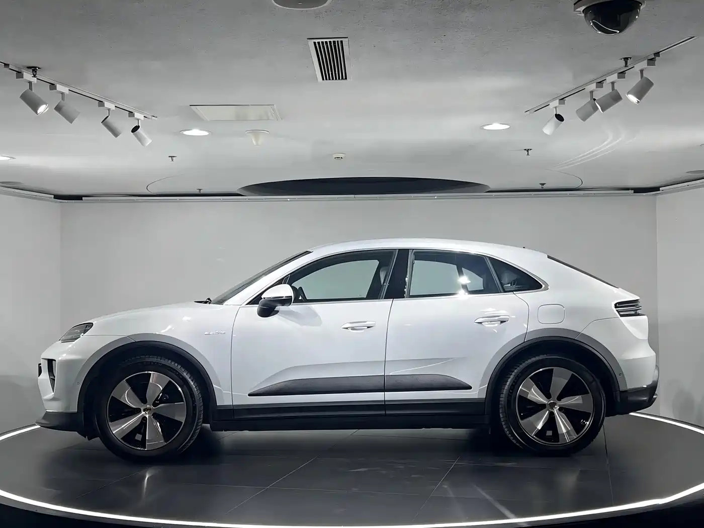 Porsche Macan EV 2024 Macan 4 фото 2