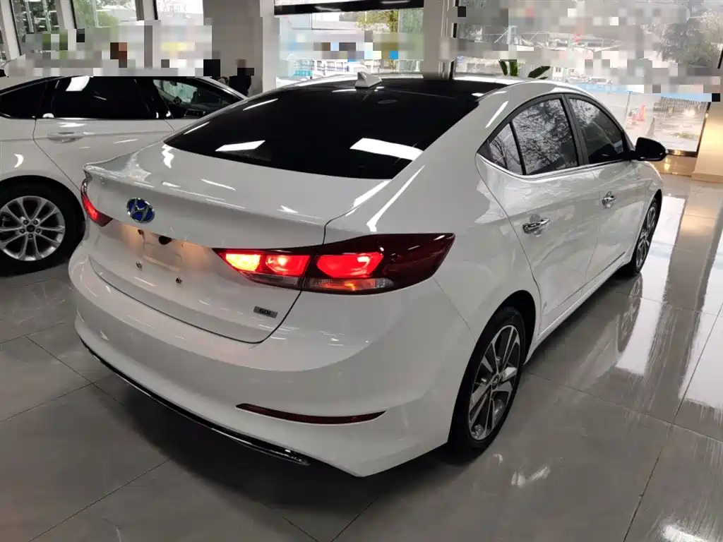 Hyundai Elantra 2016 Model 1.6L Automatic Smart Elite фото 7