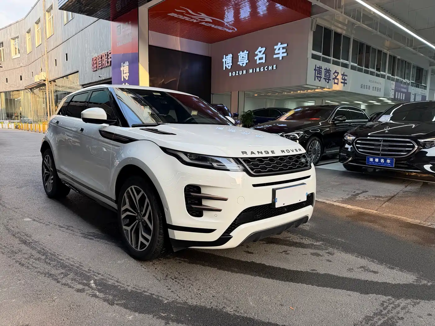 Land Rover Range Rover Evoque 2020 249PS R-DYNAMIC SE Sport Tech Edition фото 3