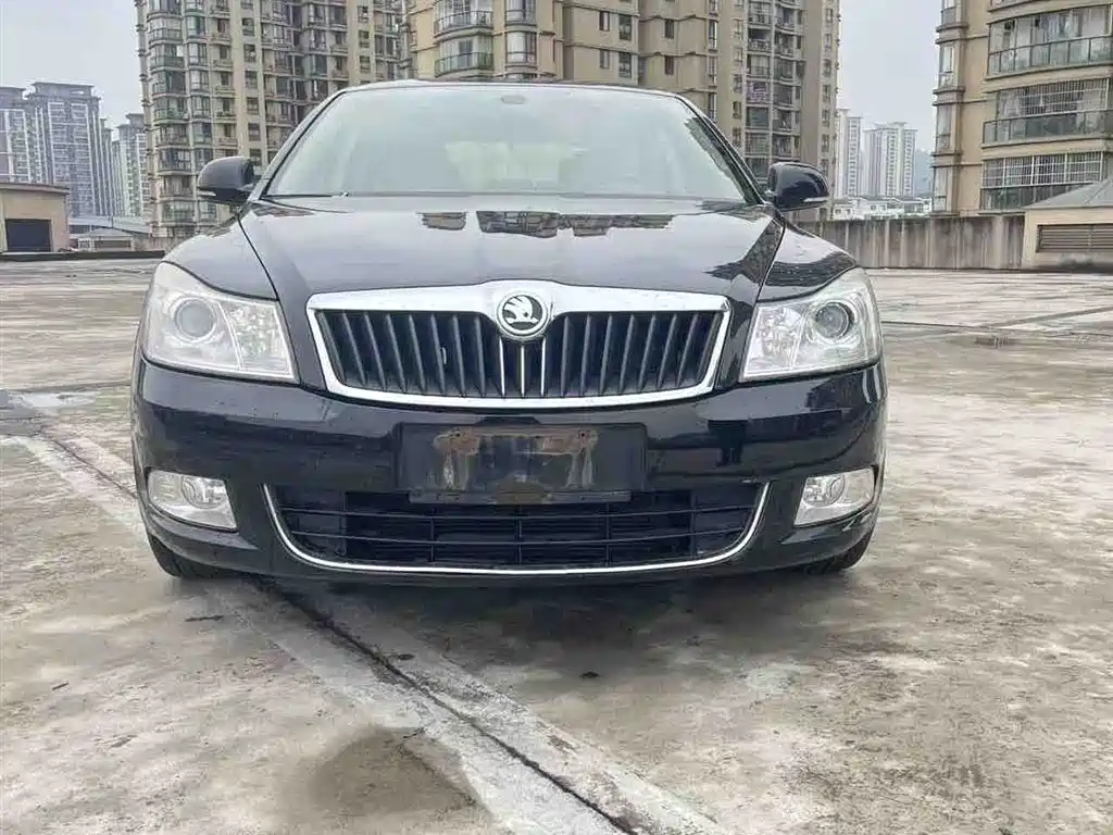 Škoda Octavia 2012 1.4TSI DSG Yizun Edition фото 2